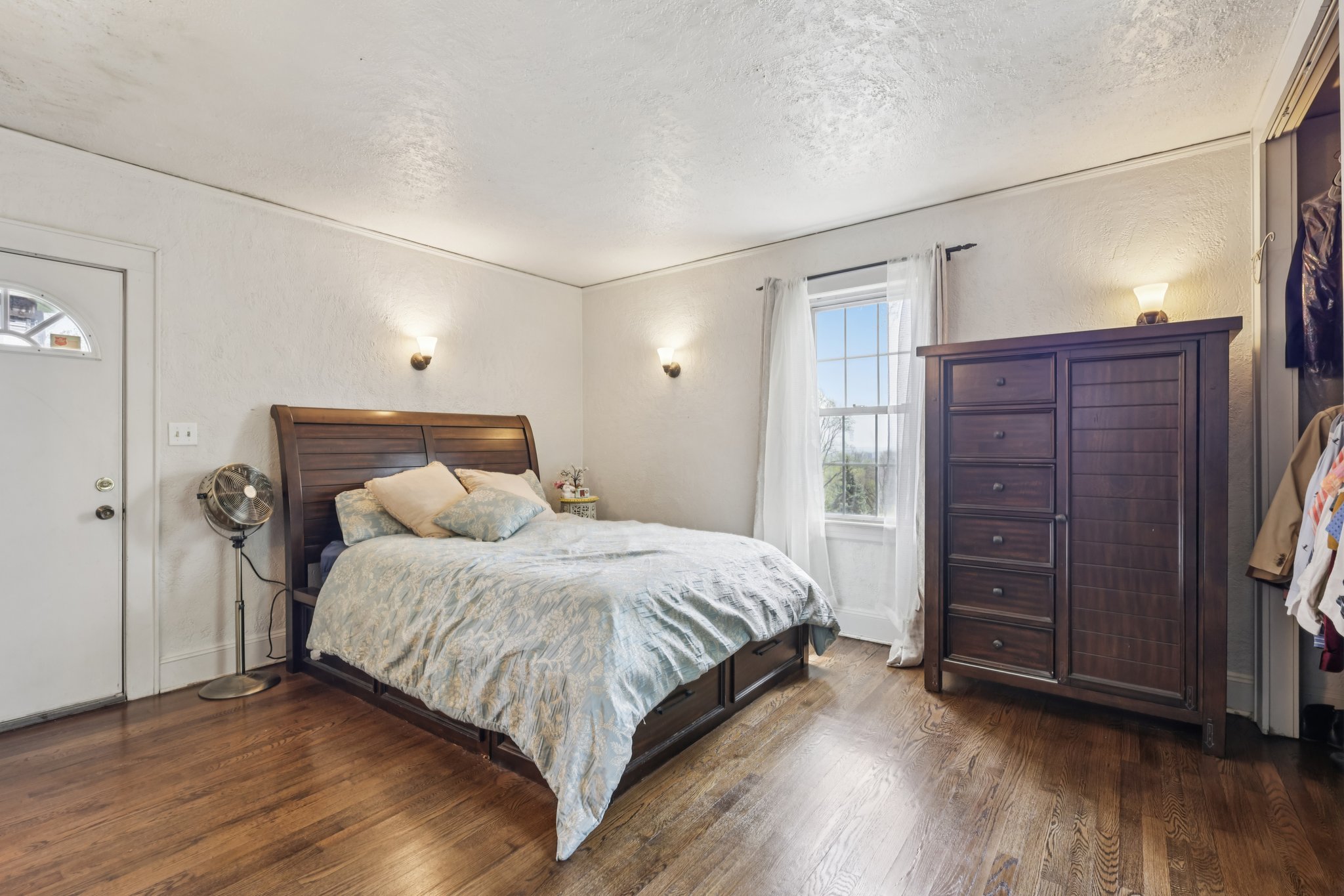 Jones Pl-S1704-019.jpg