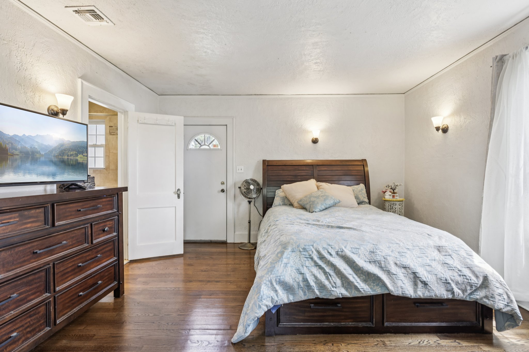 Jones Pl-S1704-021.jpg