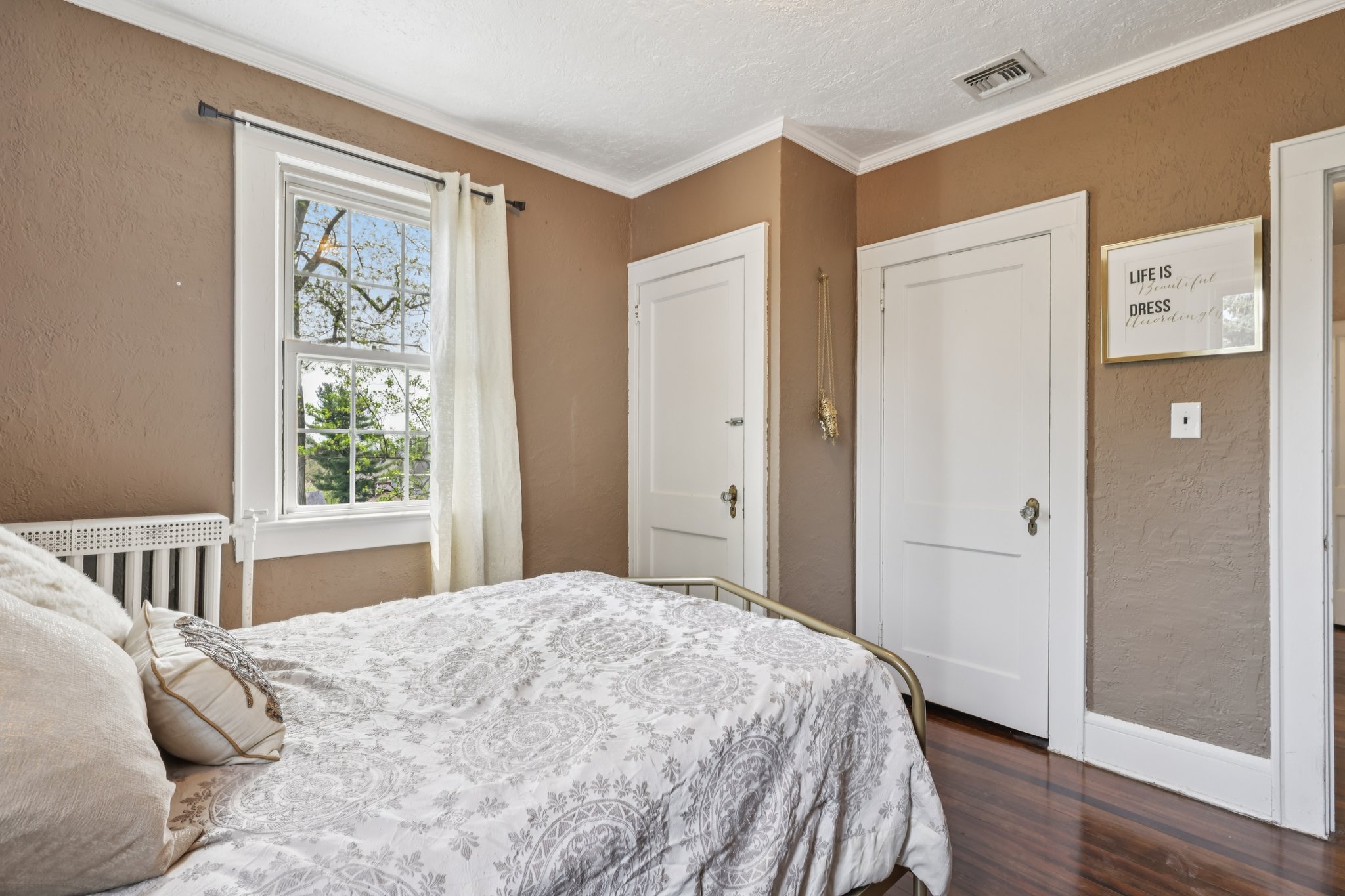 Jones Pl-S1704-030.jpg