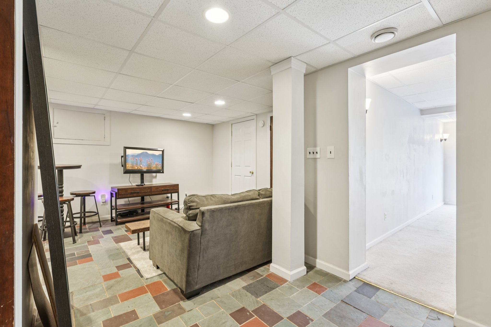 Jones Pl-S1704-037.jpg