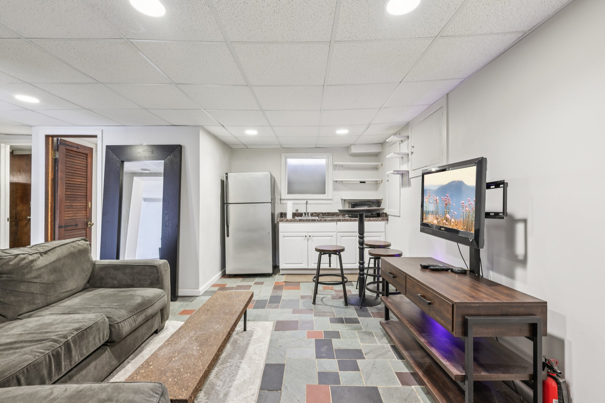 Jones Pl-S1704-039.jpg