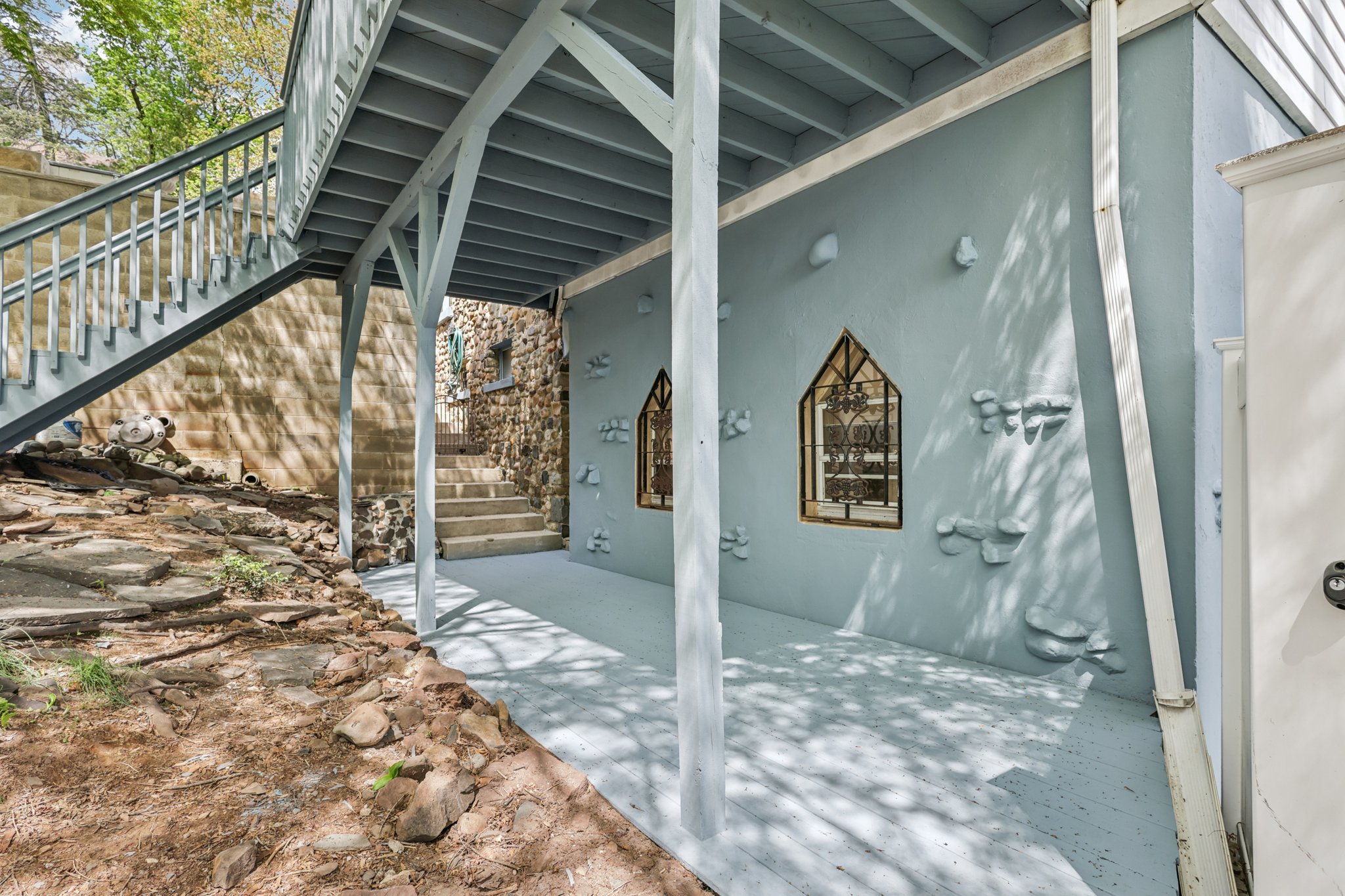 Jones Pl-S1704-048.jpg