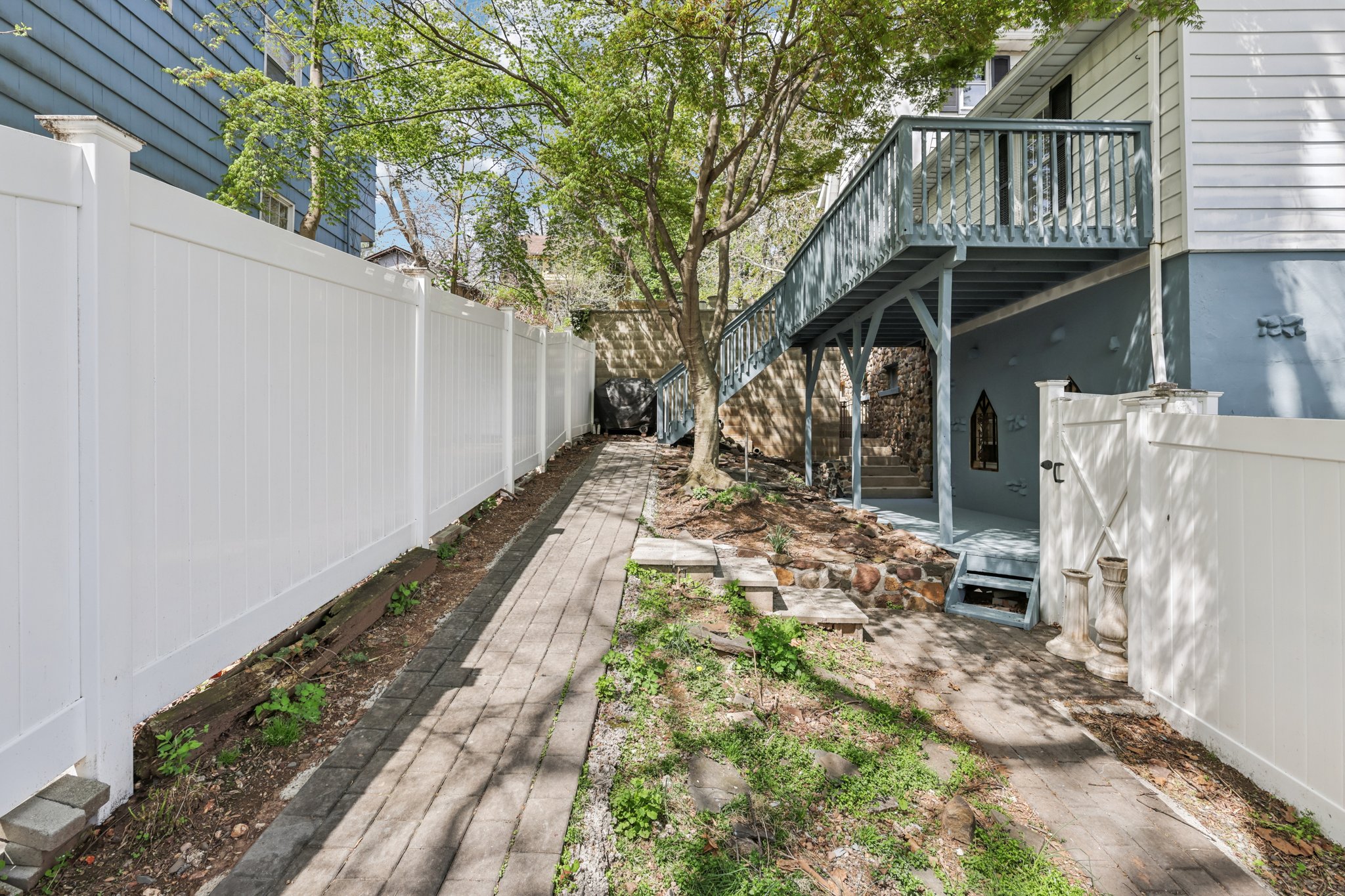 Jones Pl-S1704-051.jpg