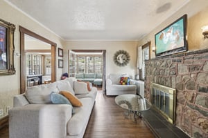 Jones Pl-S1704-008.jpg