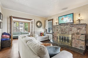 Jones Pl-S1704-009.jpg