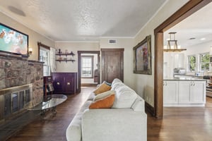 Jones Pl-S1704-010.jpg