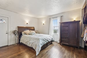 Jones Pl-S1704-019.jpg