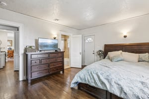 Jones Pl-S1704-020.jpg