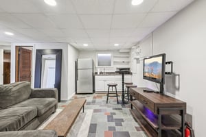 Jones Pl-S1704-039.jpg