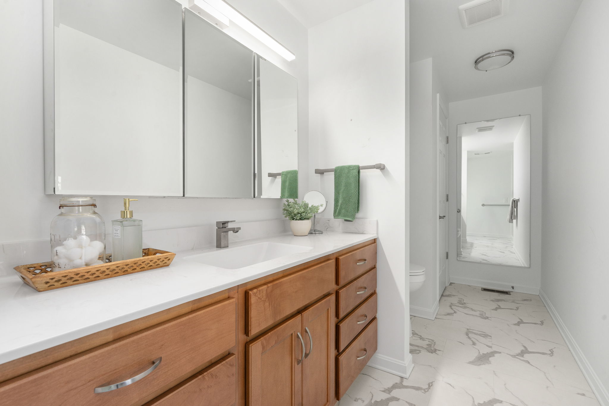  Photo 48