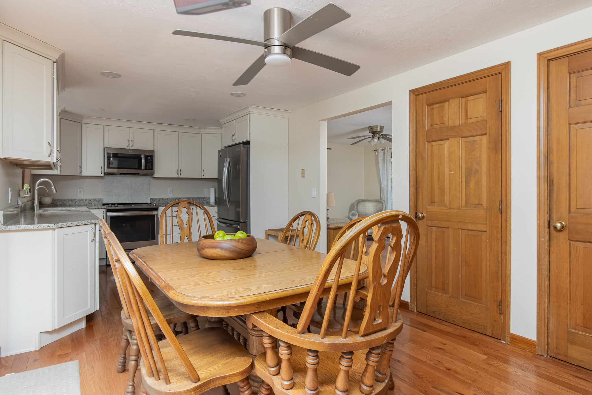 KitchenBreakfastArea-7