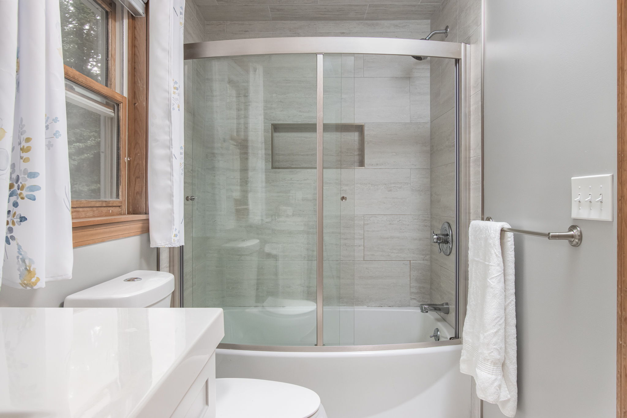 BathroomUpper-3