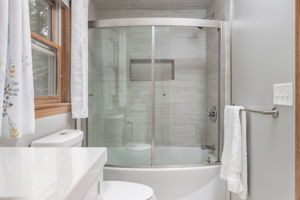 BathroomUpper-3