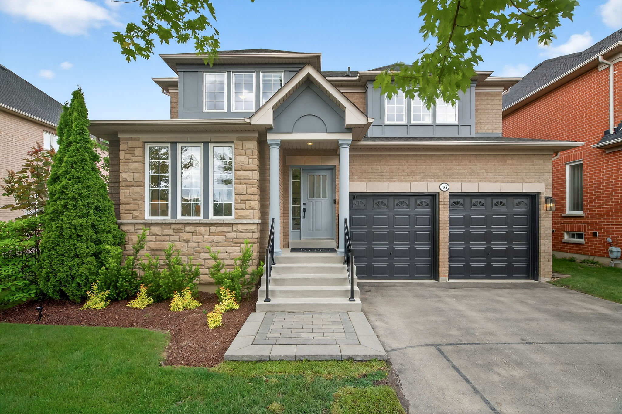 16 Moraine Ridge Dr Richmond Hill, ON L4E 4S8