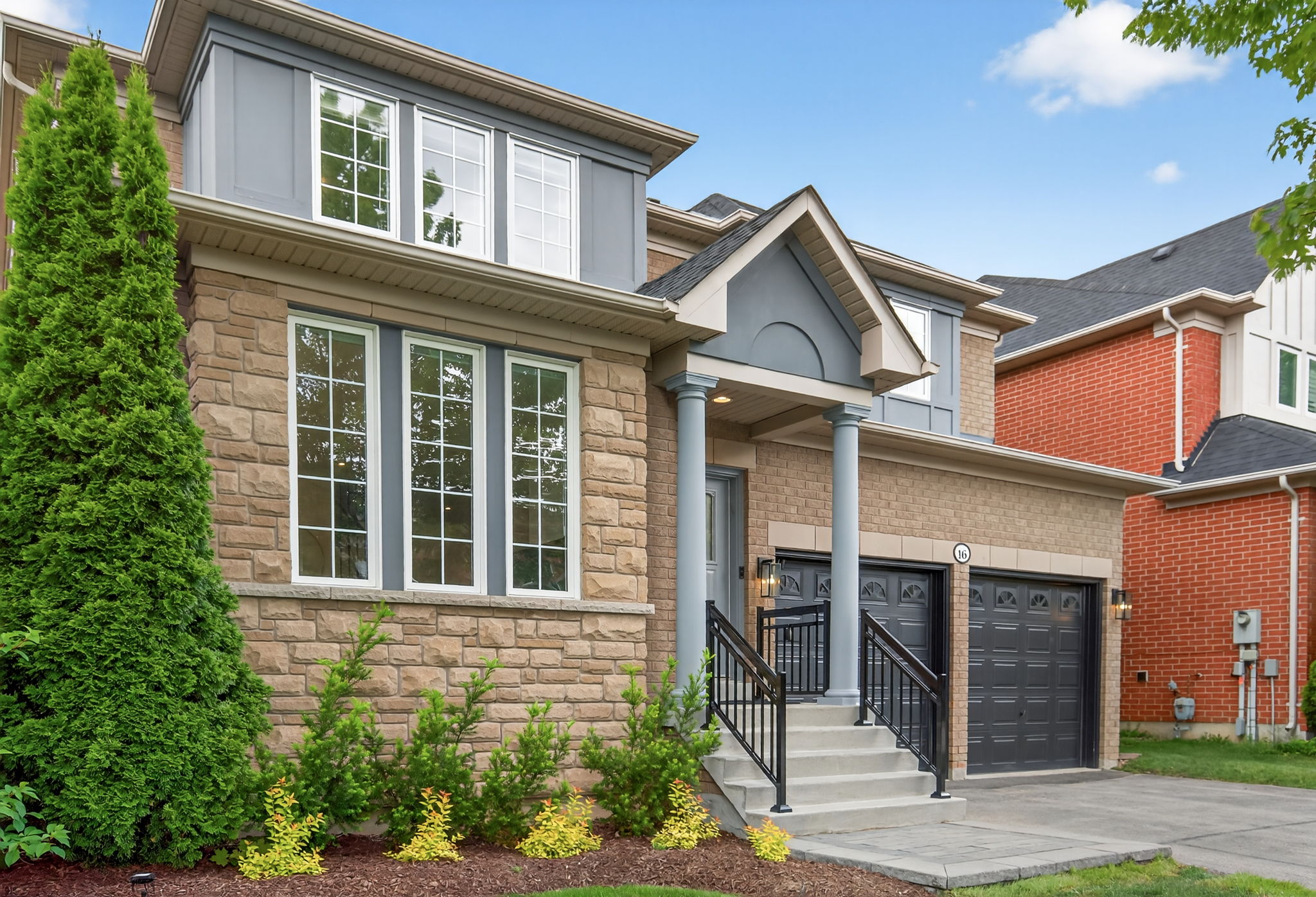 16 Moraine Ridge Dr Richmond Hill, ON L4E 4S8