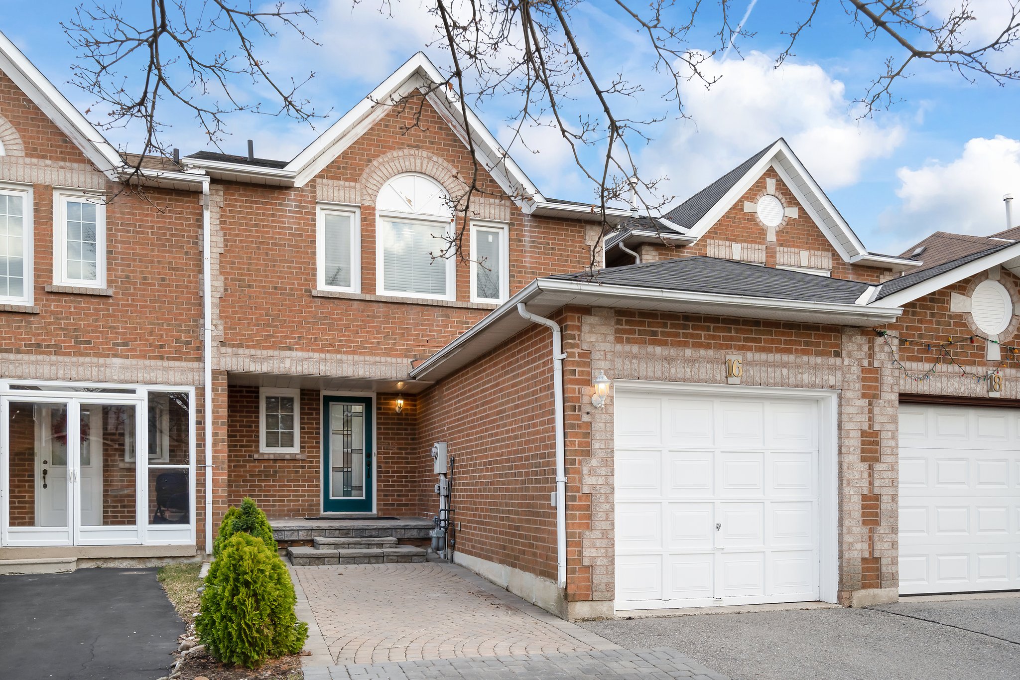 16 Mullis Crescent, Brampton, ON L6Y 4T3, CA