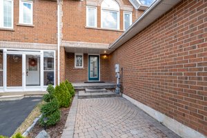 16 Mullis Crescent, Brampton, ON L6Y 4T3, CA Photo 1