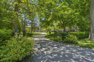 16 Park Ln Cir, Toronto ON — real estate photography by Amazing Photo Video