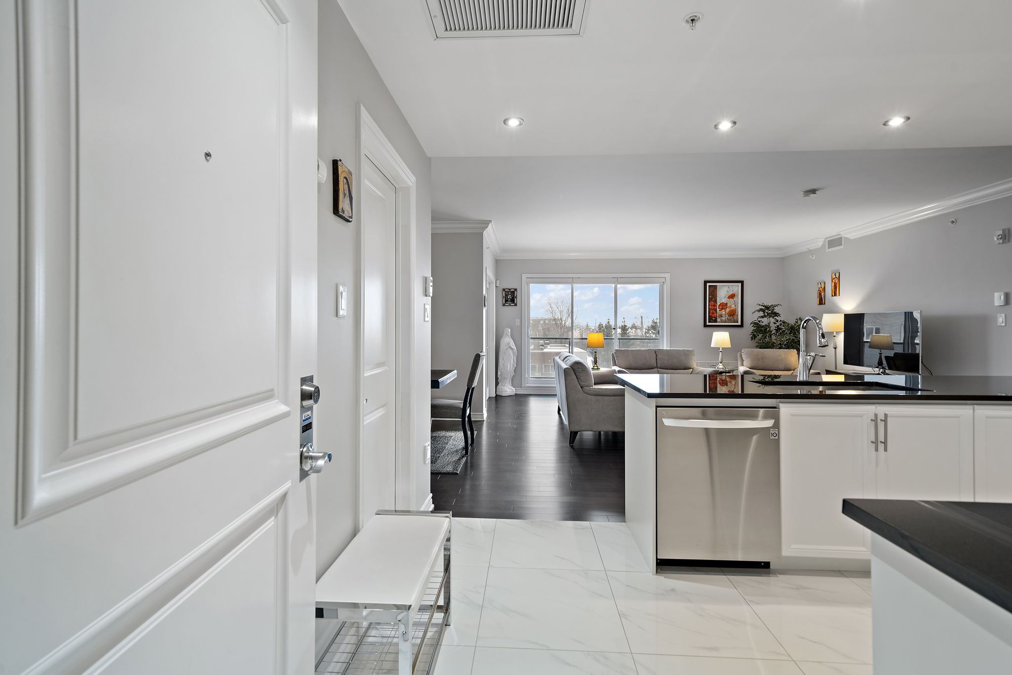 16 Rue RogerPilon apt. 408, DollarddesOrmeaux, QC H9B 0B1 Montreal