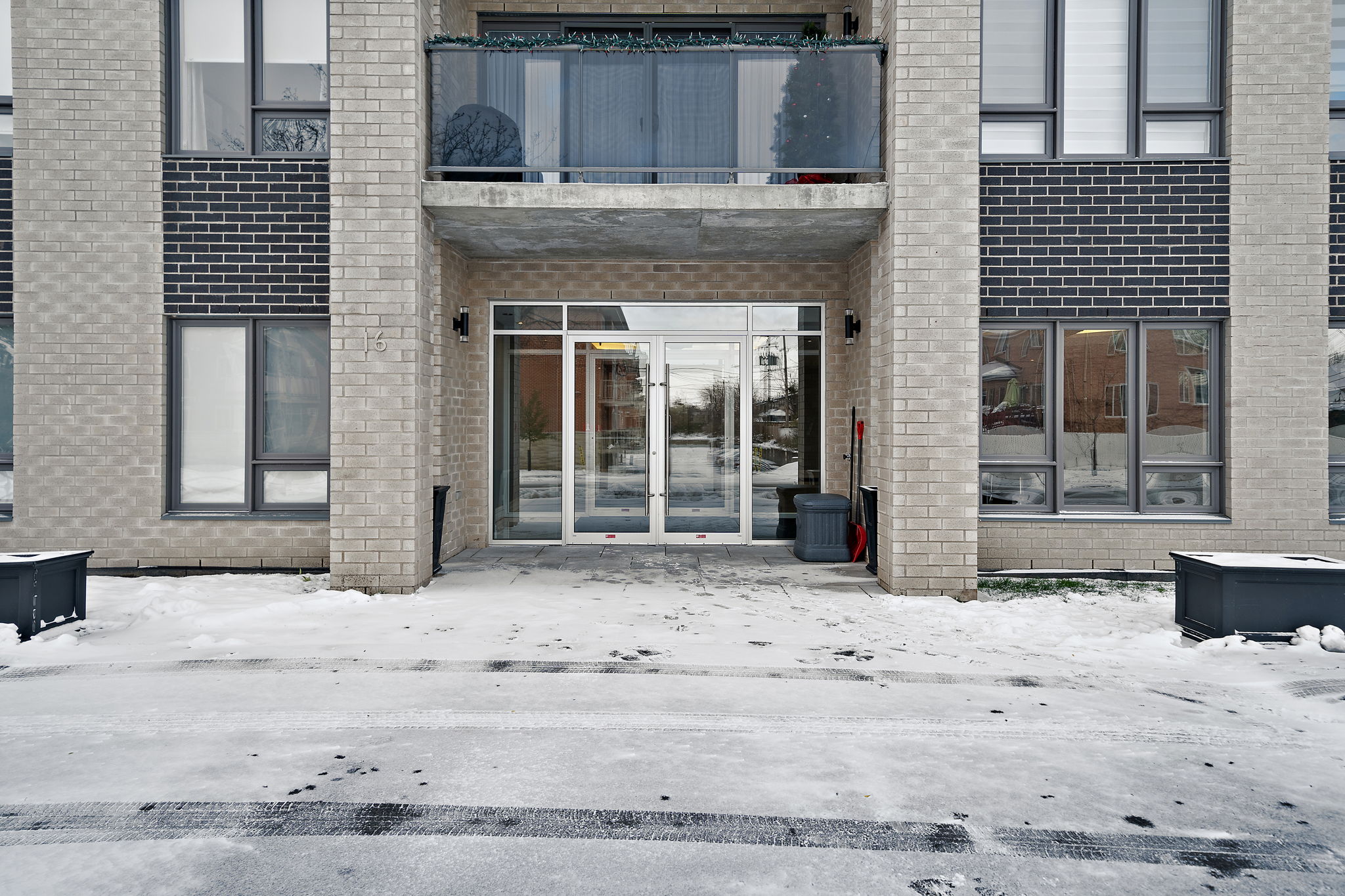 16 Rue RogerPilon apt. 408, DollarddesOrmeaux, QC H9B 0B1 Montreal Real Estate Photography