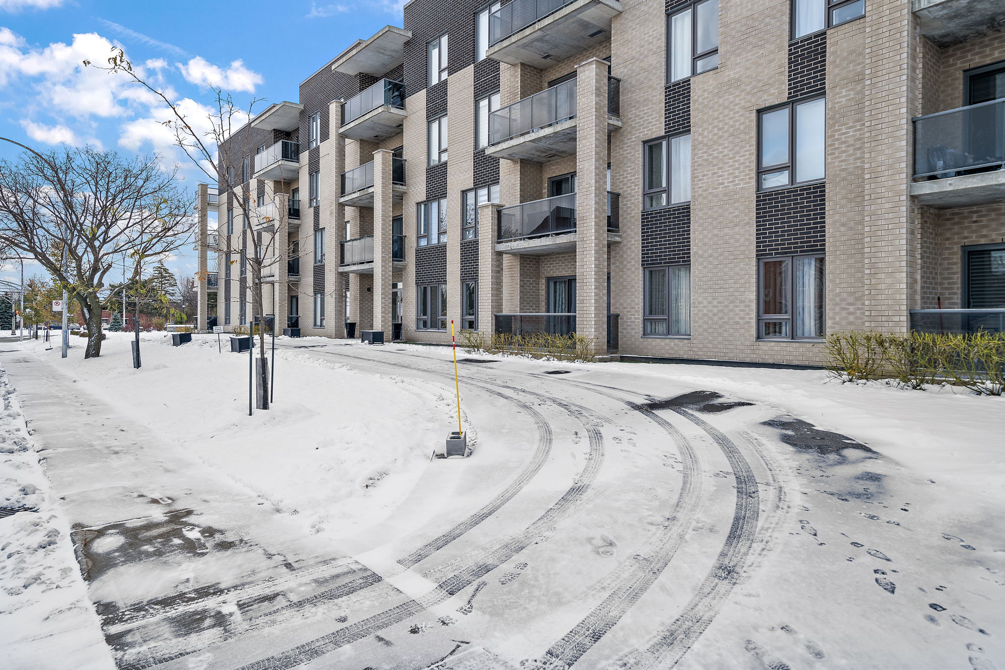 16 Rue RogerPilon apt. 408, DollarddesOrmeaux, QC H9B 0B1 Montreal Real Estate Photography