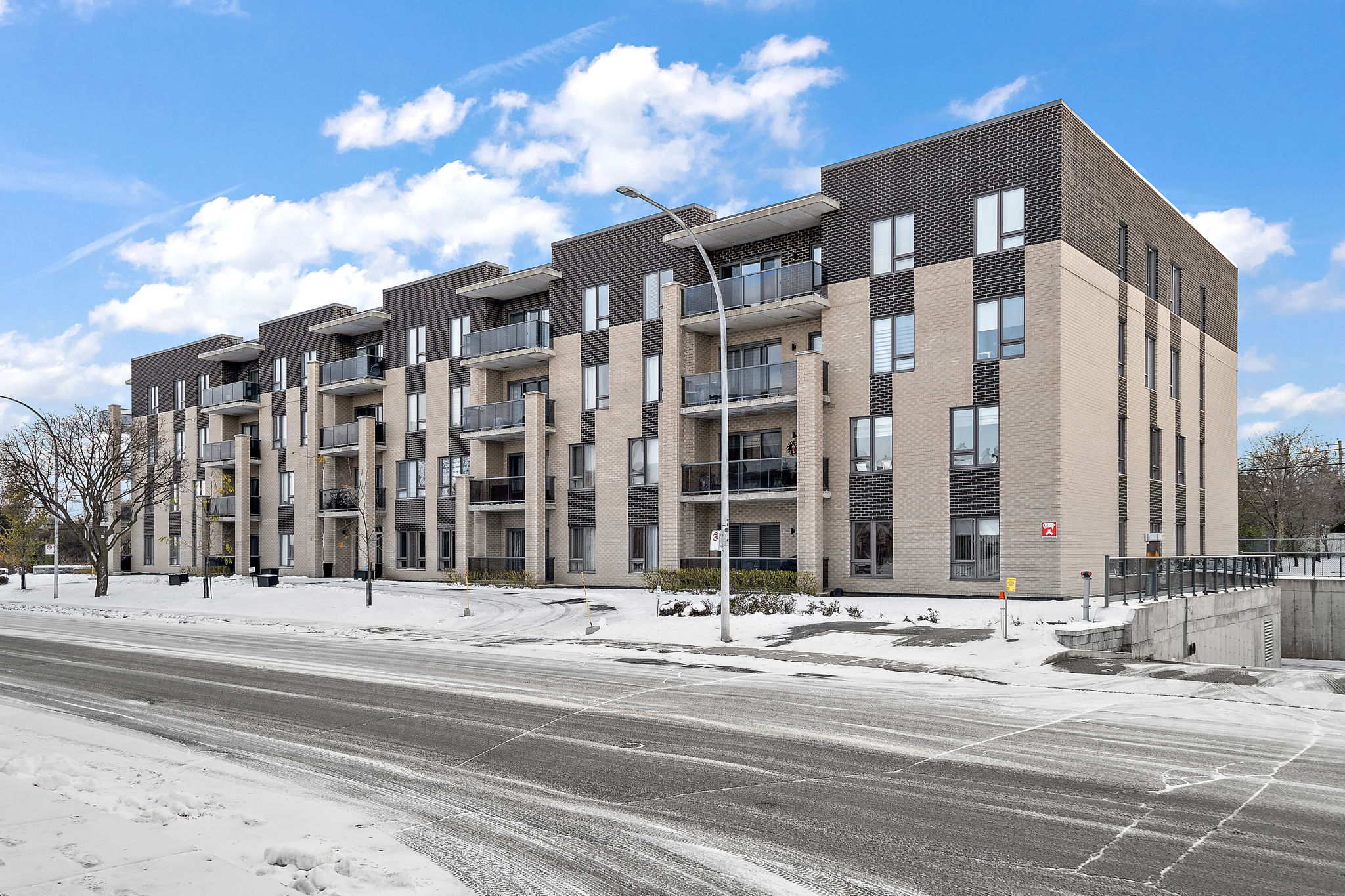 16 Rue RogerPilon apt. 408, DollarddesOrmeaux, QC H9B 0B1 Montreal Real Estate Photography