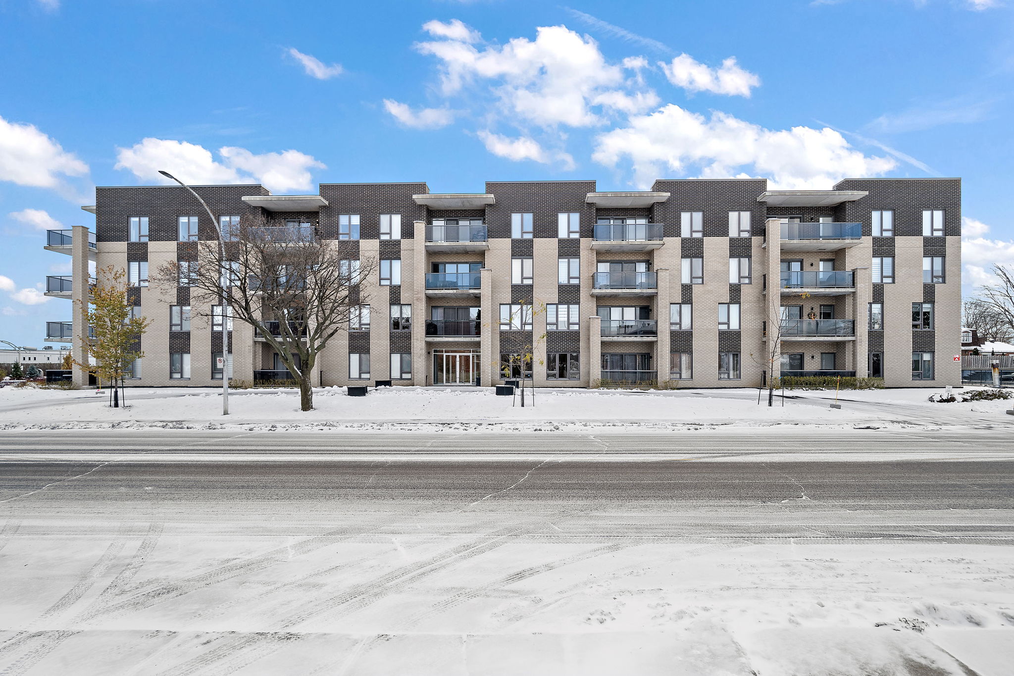 16 Rue RogerPilon apt. 408, DollarddesOrmeaux, QC H9B 0B1 Montreal Real Estate Photography