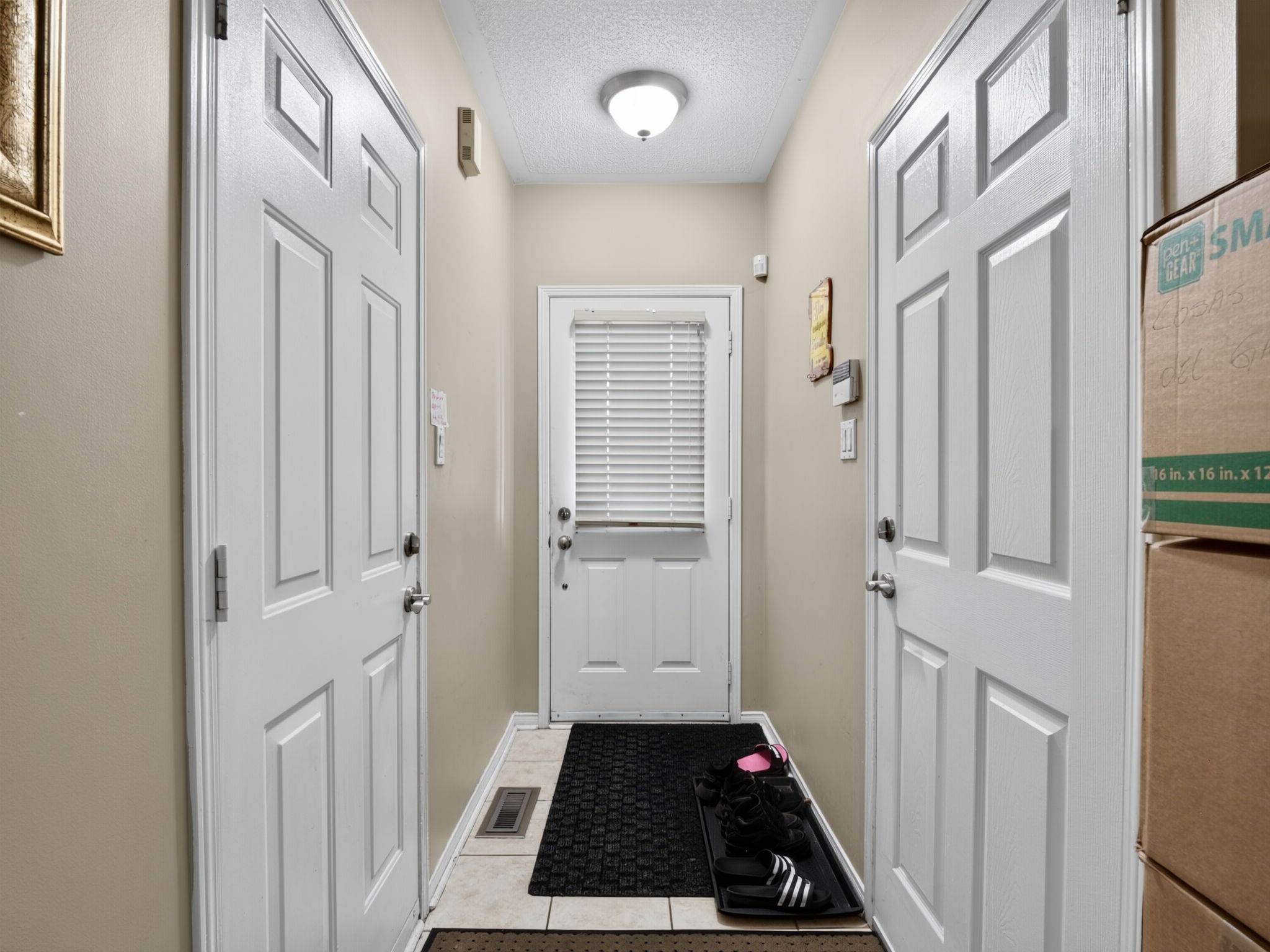 16 San Gabriele Pl Toronto, ON M9L 3A4