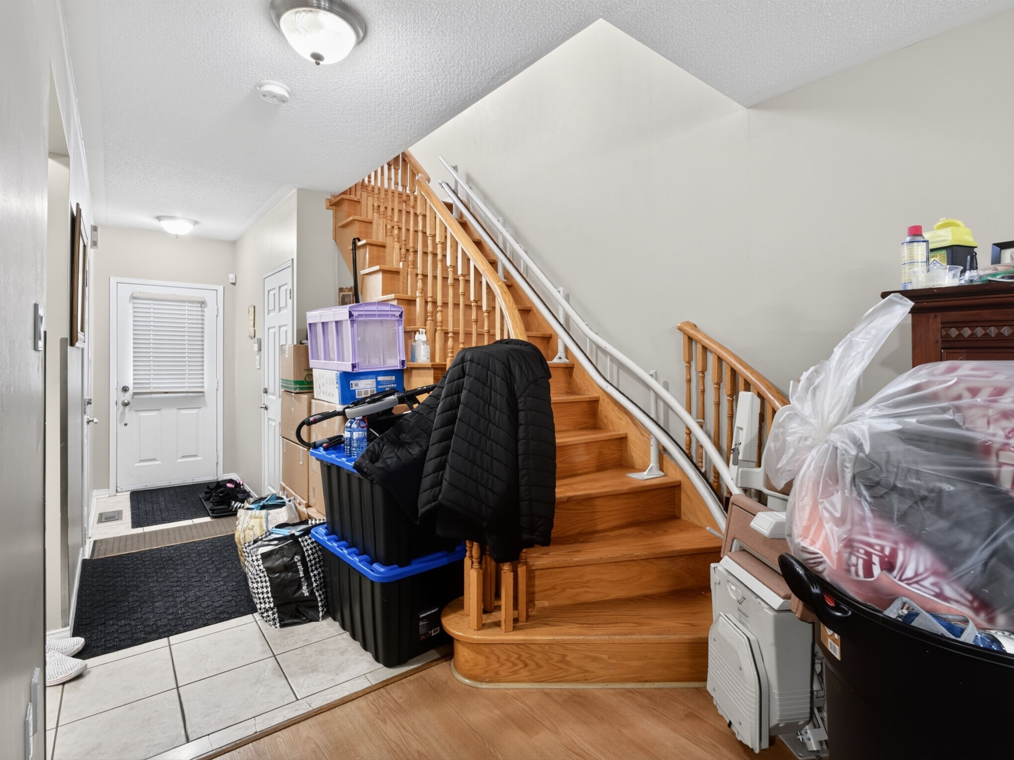 16 San Gabriele Pl Toronto, ON M9L 3A4