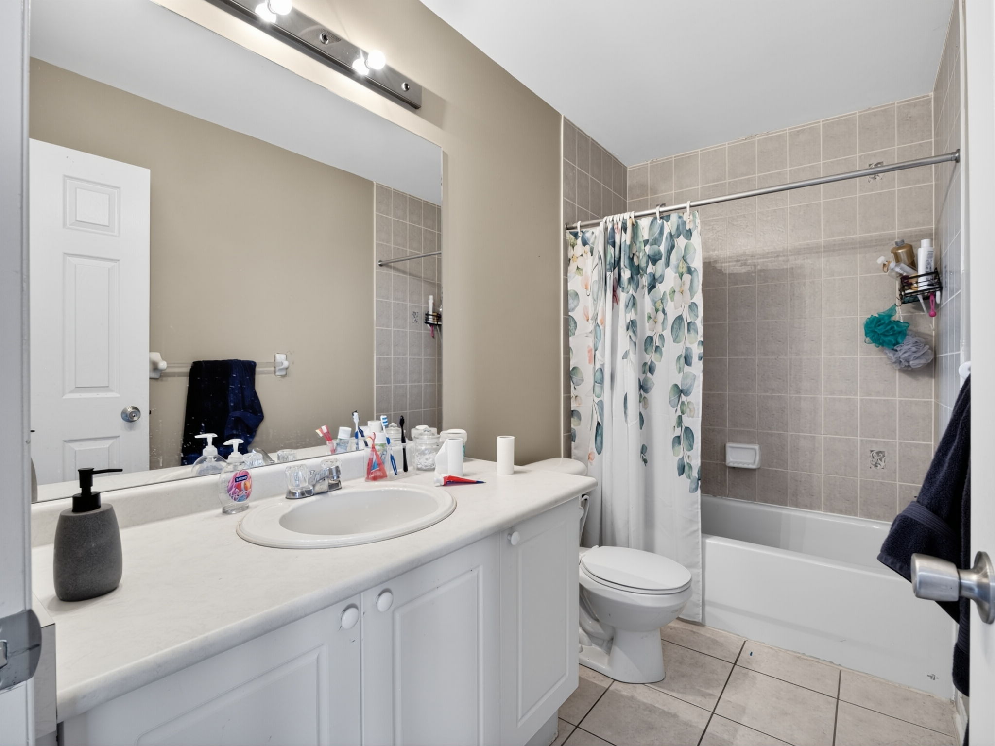 16 San Gabriele Pl Toronto, ON M9L 3A4