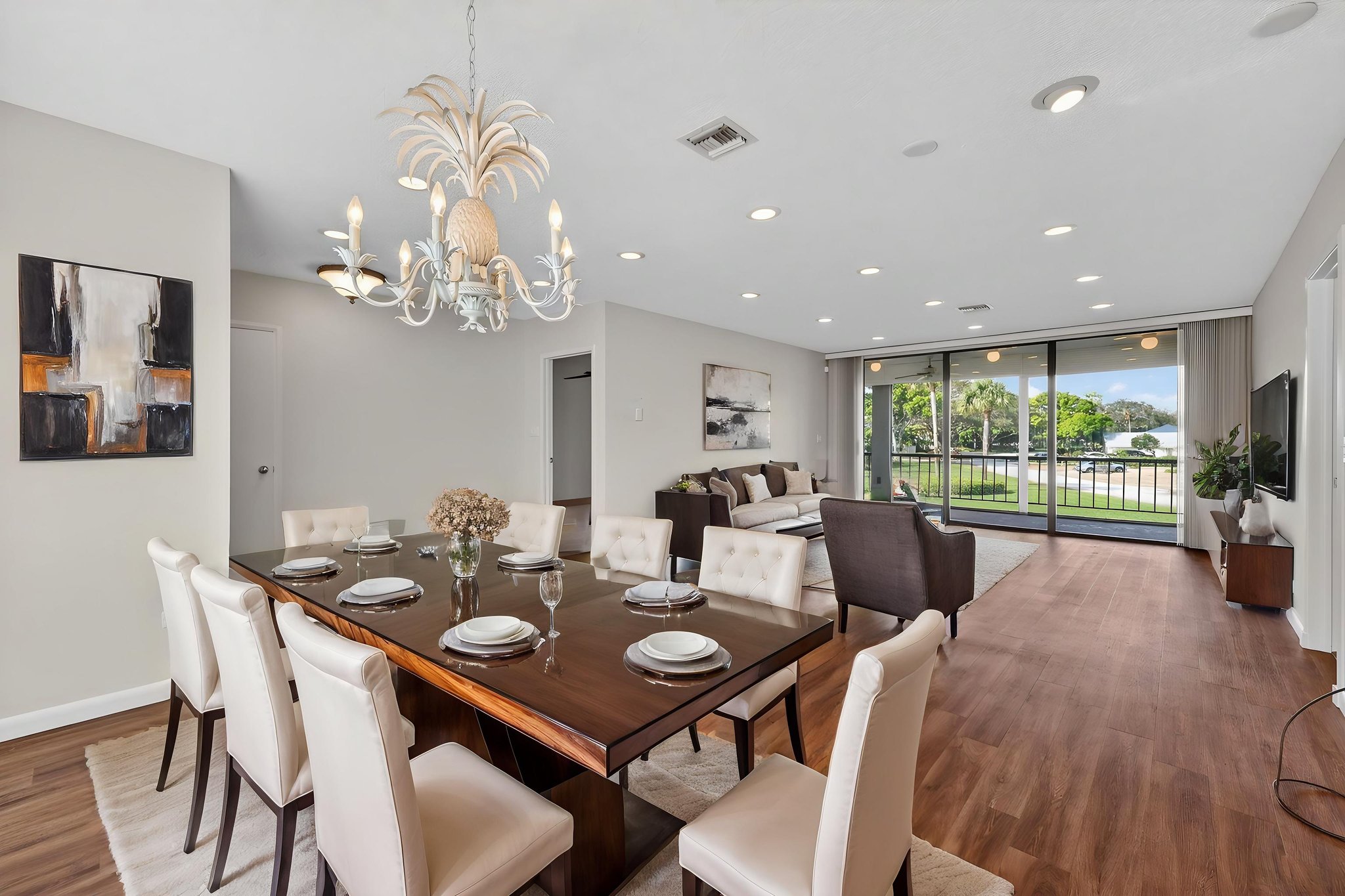 8P3A3330 virtually staged.jpeg