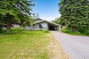16 Seaton Dr, Aurora ON — real estate photography by Amazing Photo Video