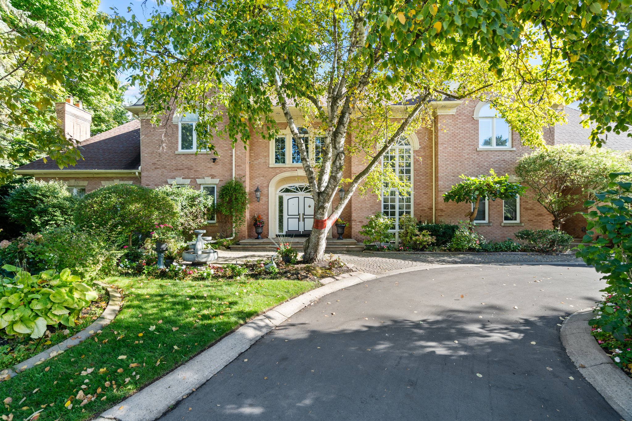 16 Seinecliffe Rd Markham, ON L3T 1K4