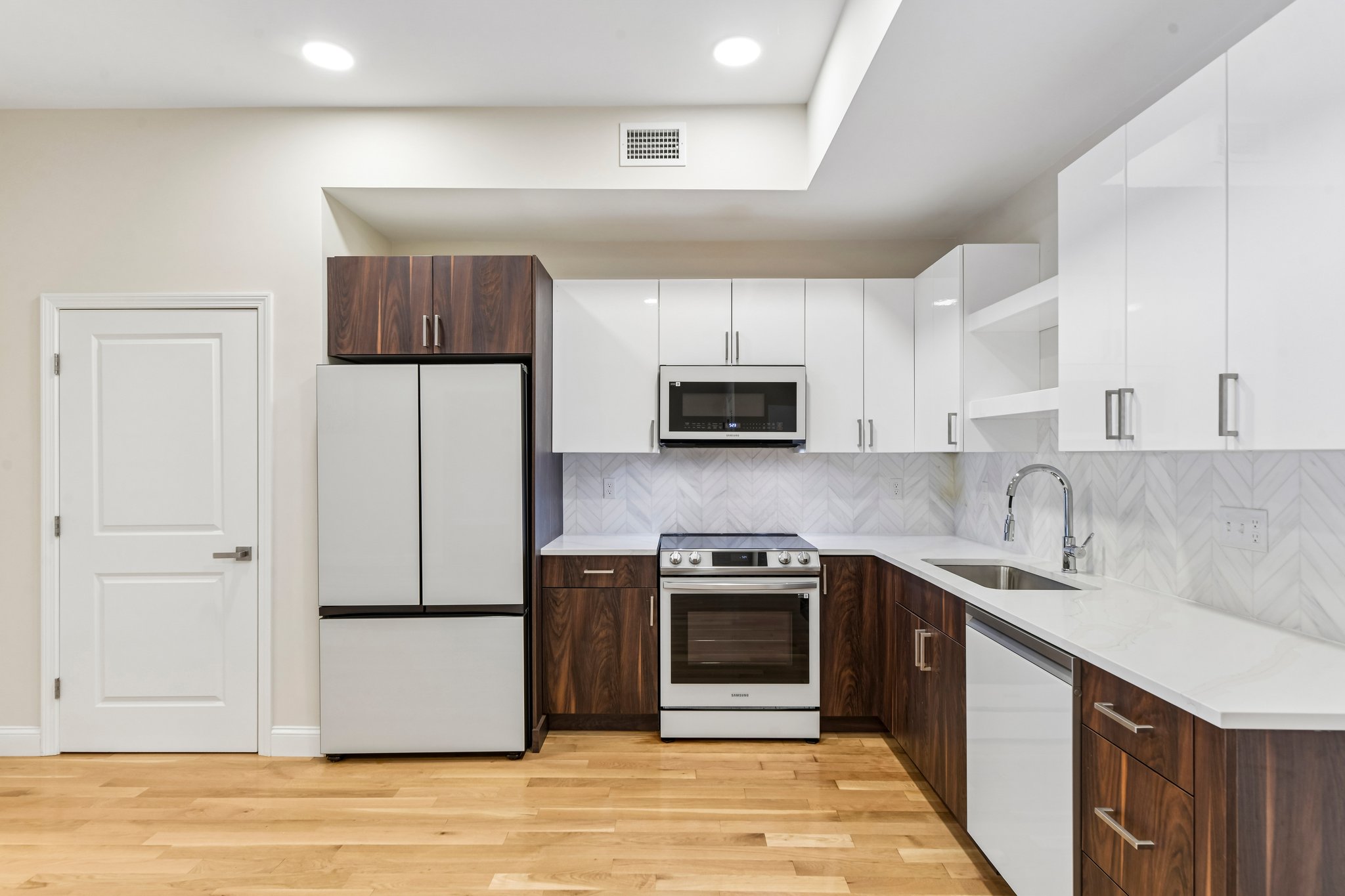 Taber St 203-S0510-009.jpg
