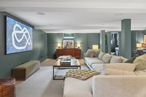 The best family room, with space to entertain!