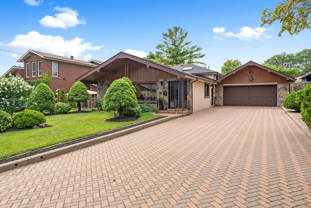 16 Valencia Crescent
