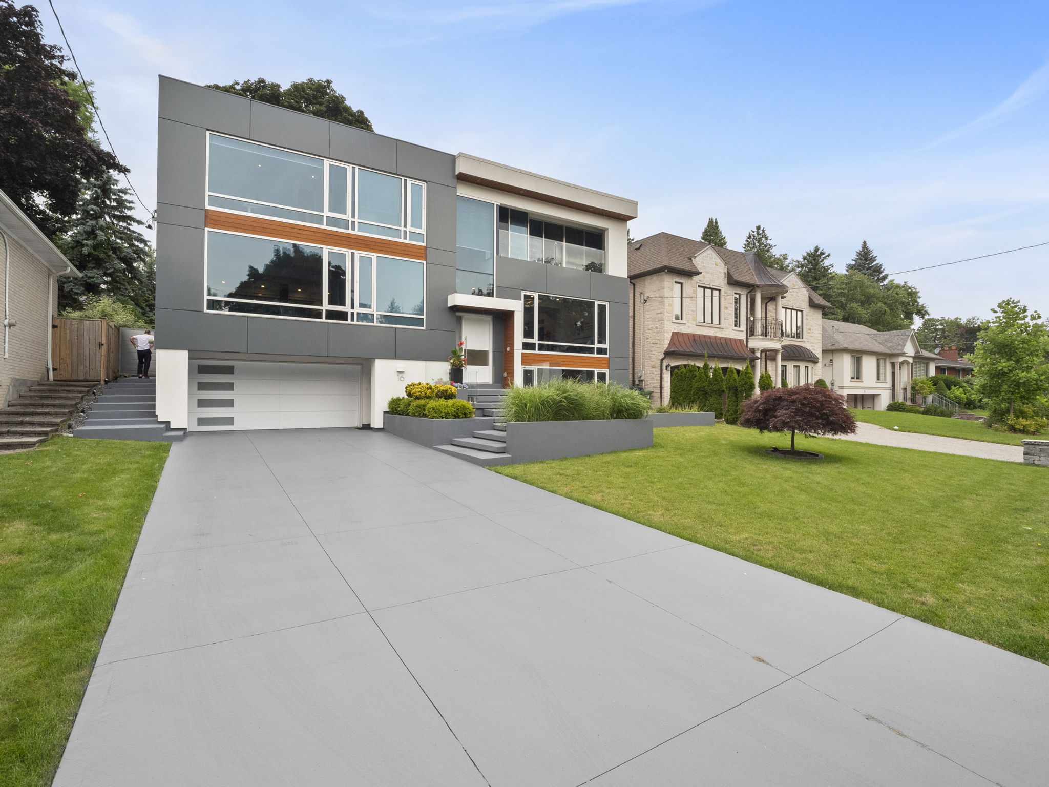16 Viamede Crescent Toronto, ON M2K 2A8
