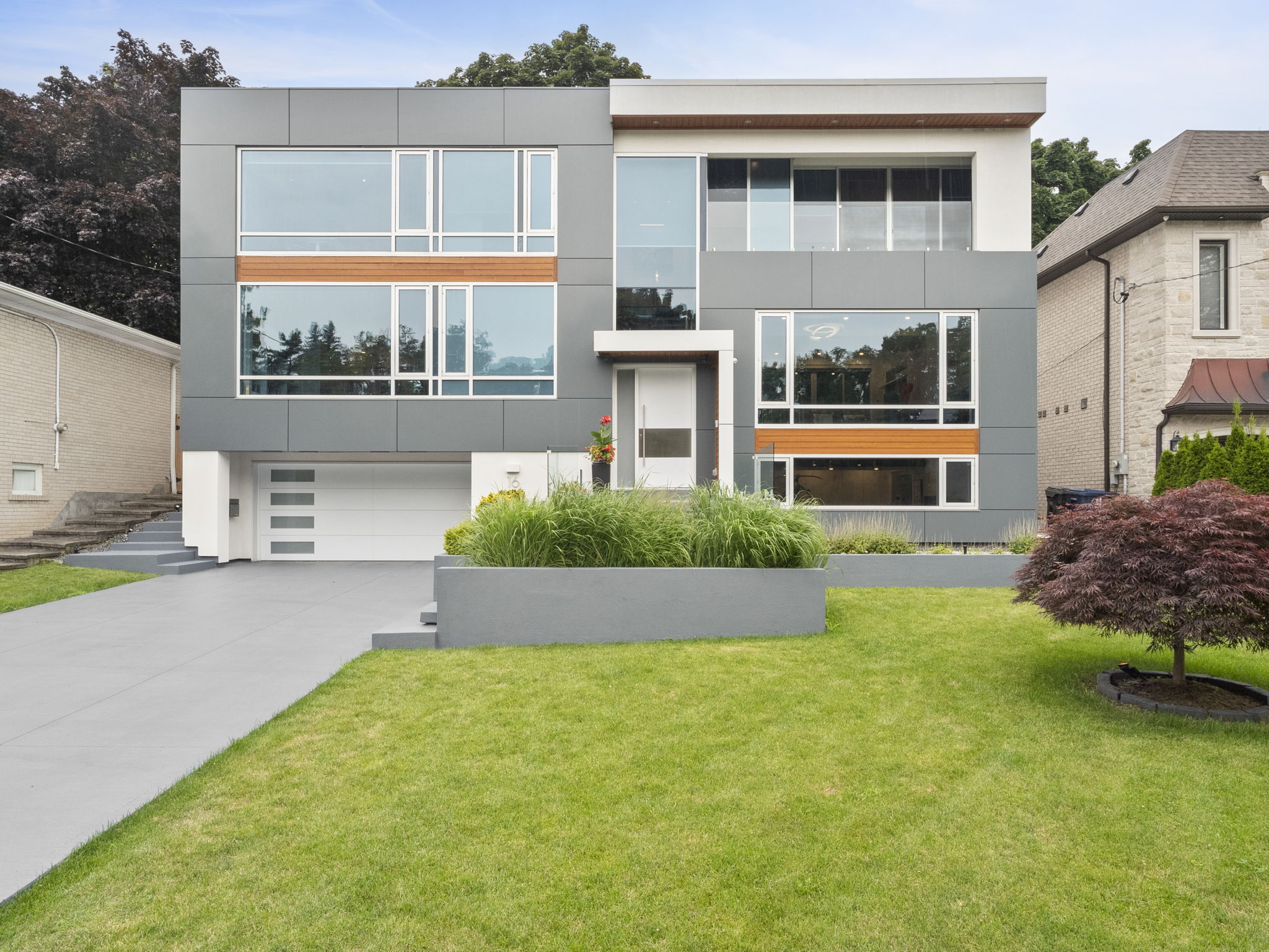 16 Viamede Crescent Toronto, ON M2K 2A8