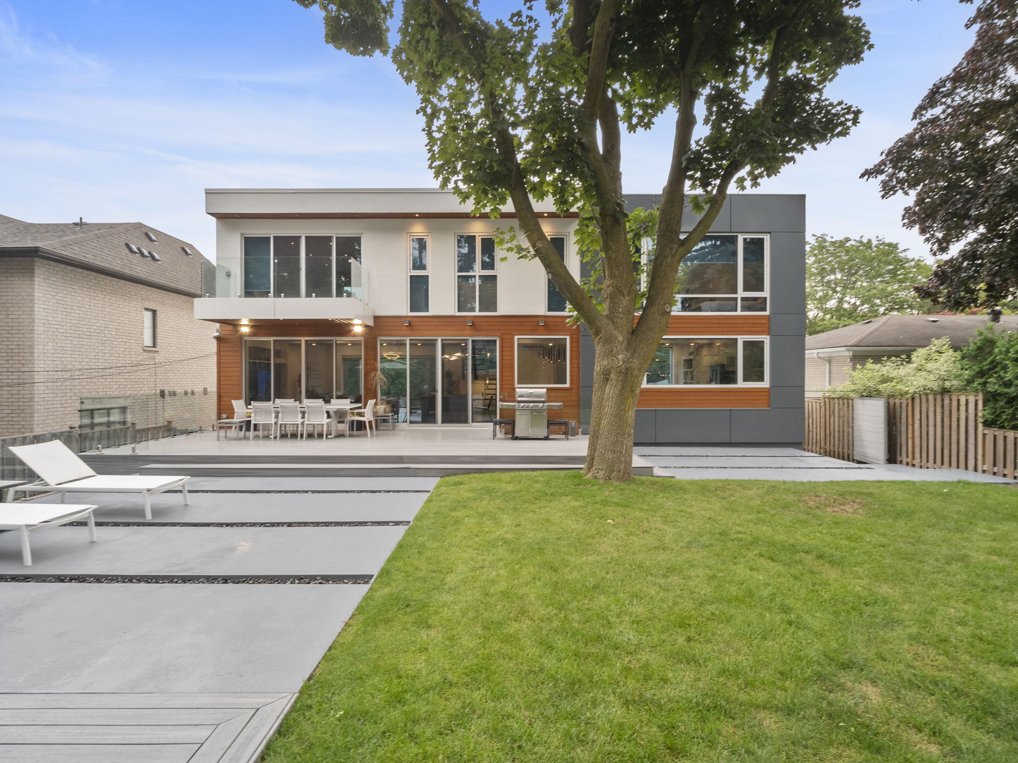 16 Viamede Crescent Toronto, ON M2K 2A8