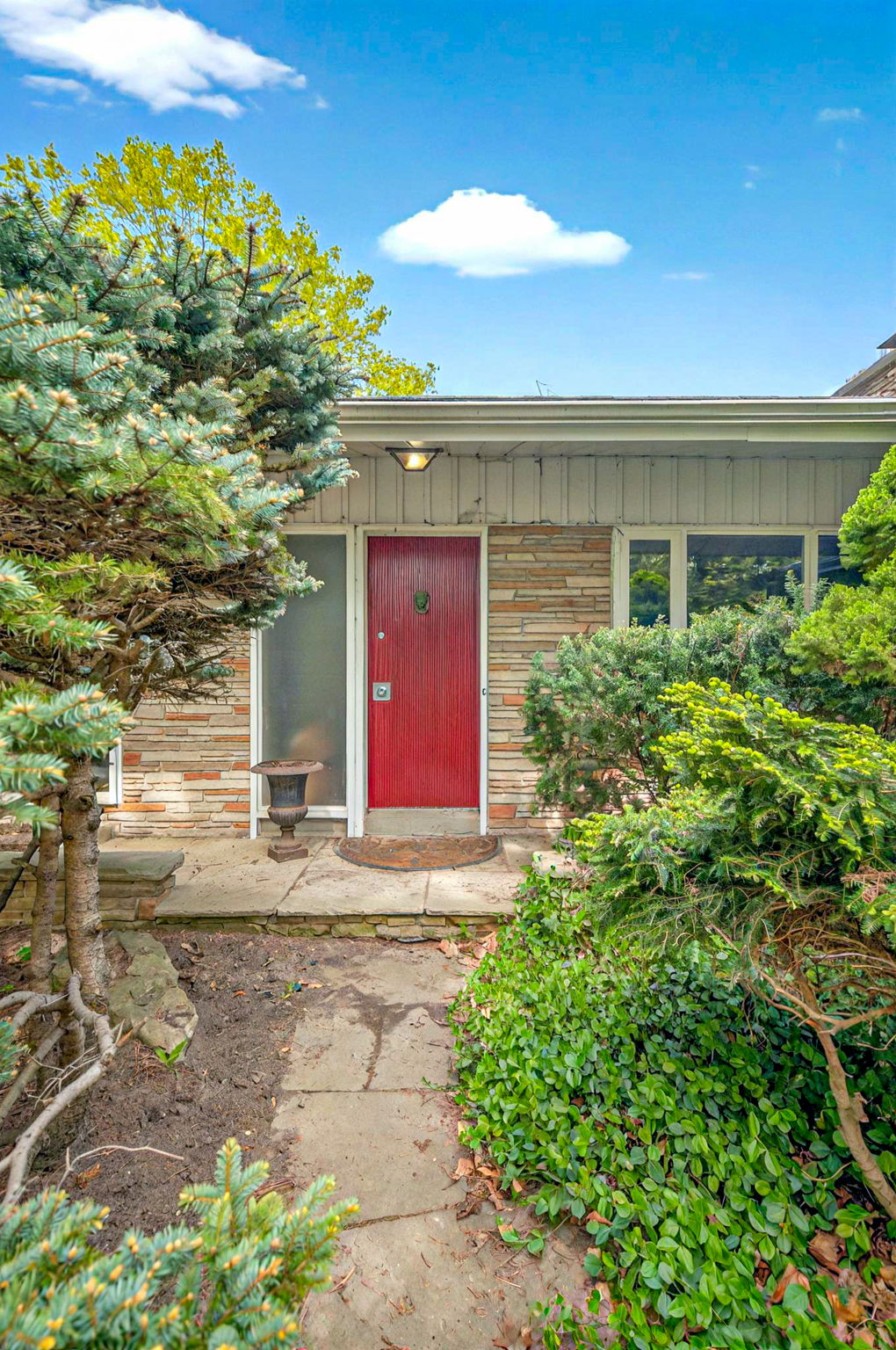 16 Wilket Rd Toronto, ON M2L 1N6