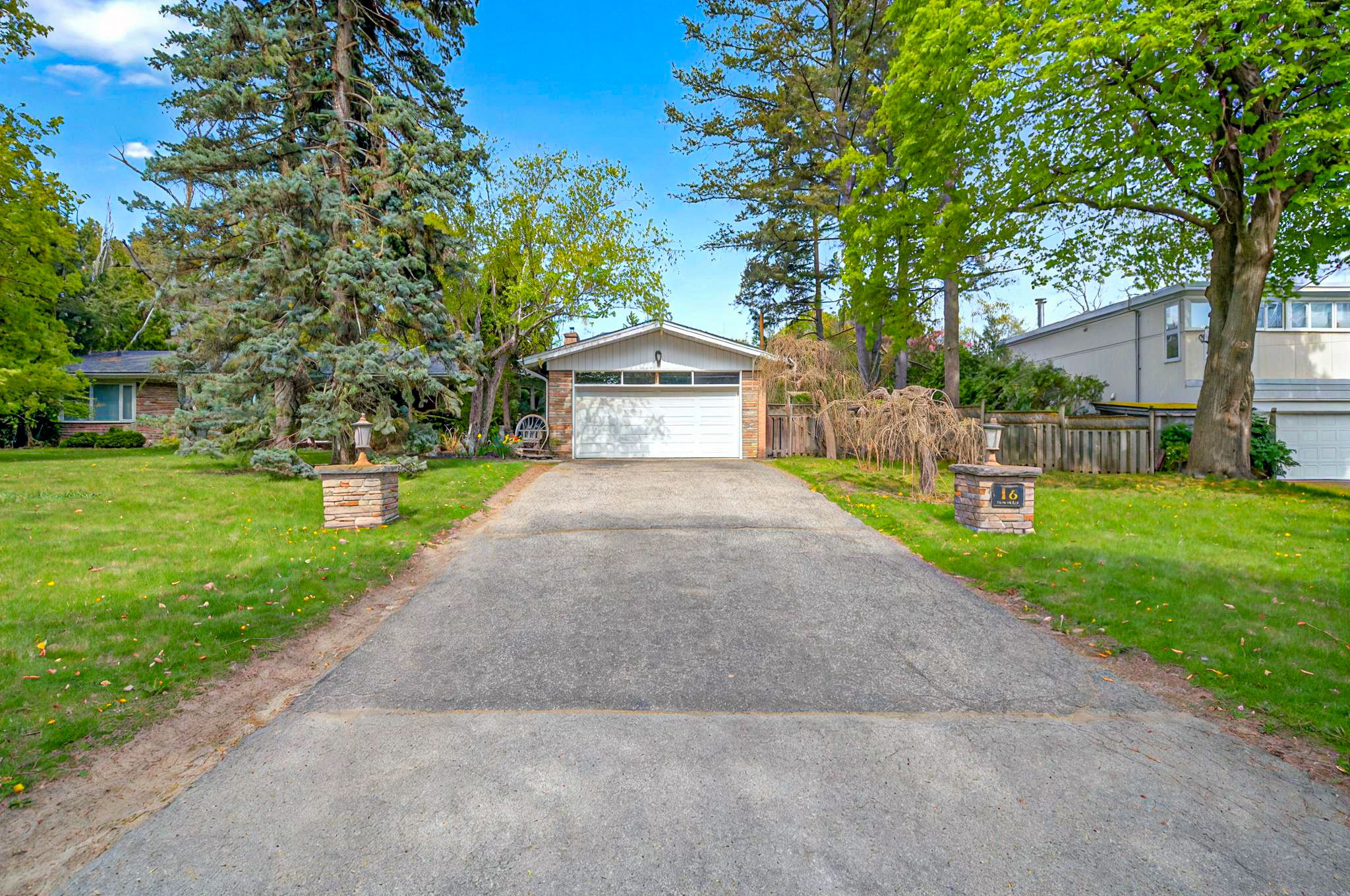 16 Wilket Rd Toronto, ON M2L 1N6