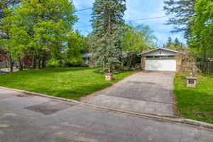 16 Wilket Rd, Toronto ON — real estate photography by Amazing Photo Video