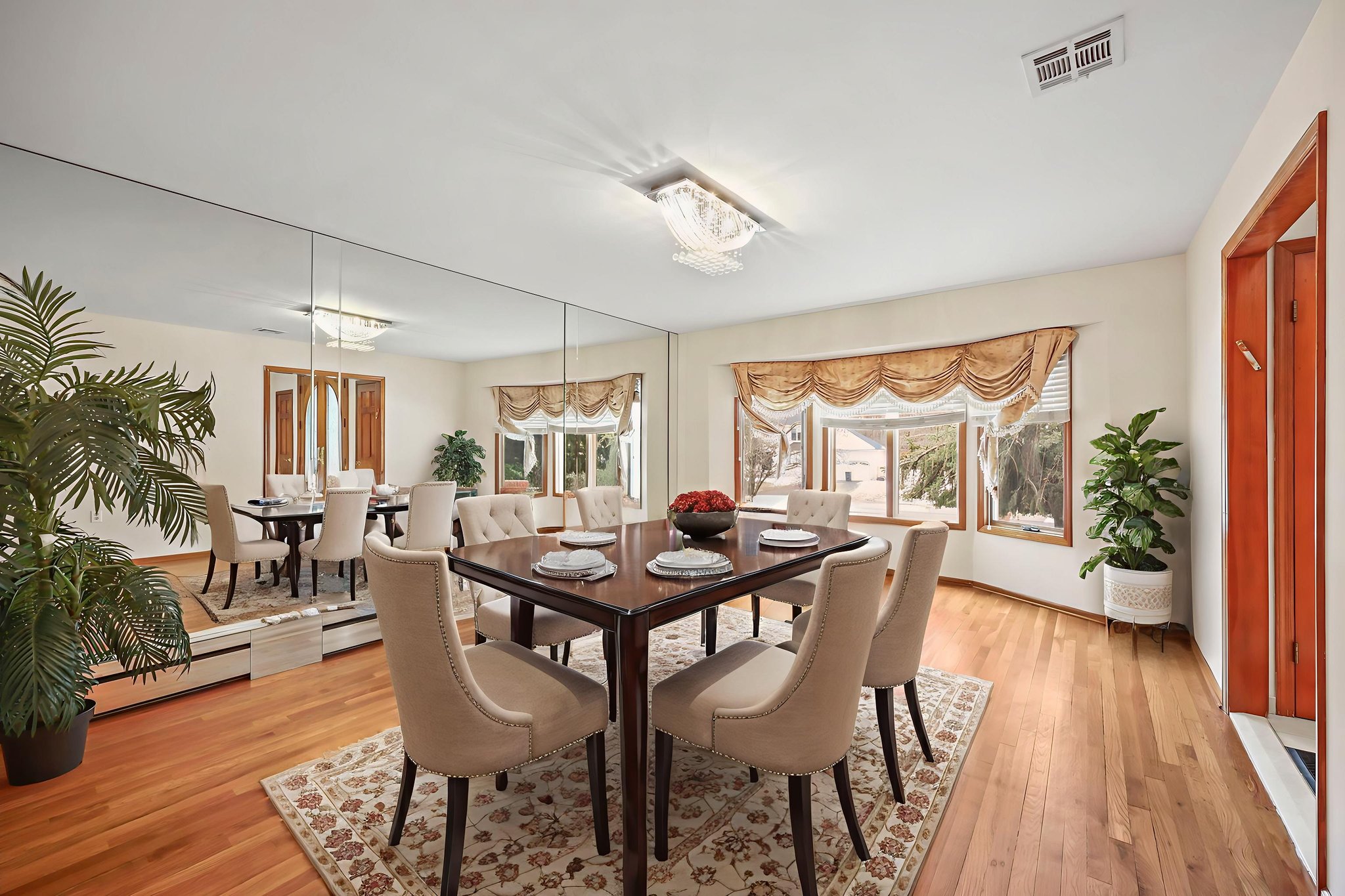 LPM_1949 virtually staged.jpeg