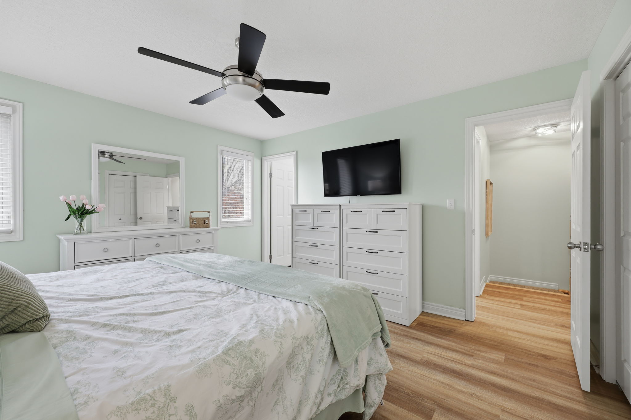 16 Windemere Place - Final Listing Photos-004