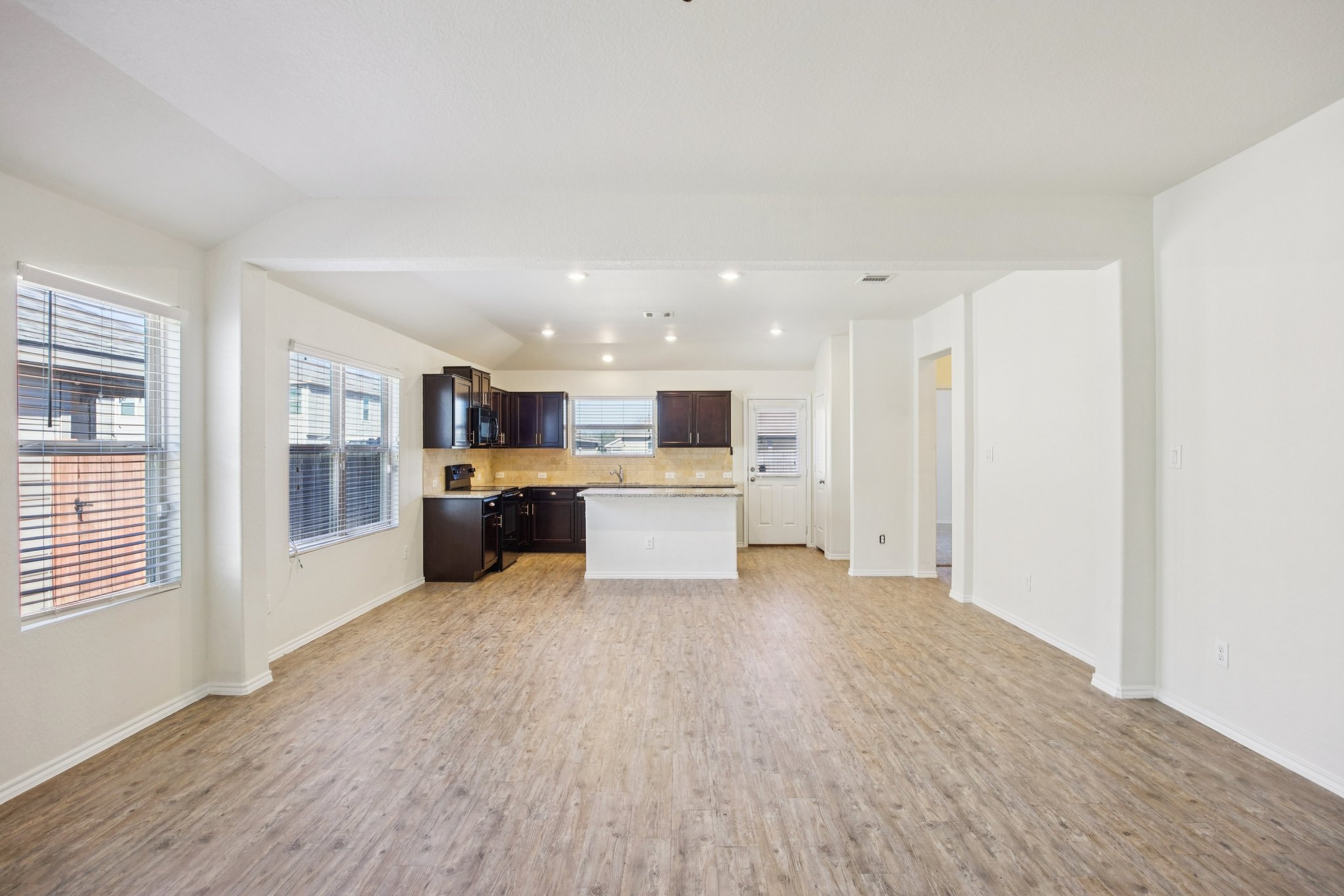 Field Ridge-S2203-008.jpg