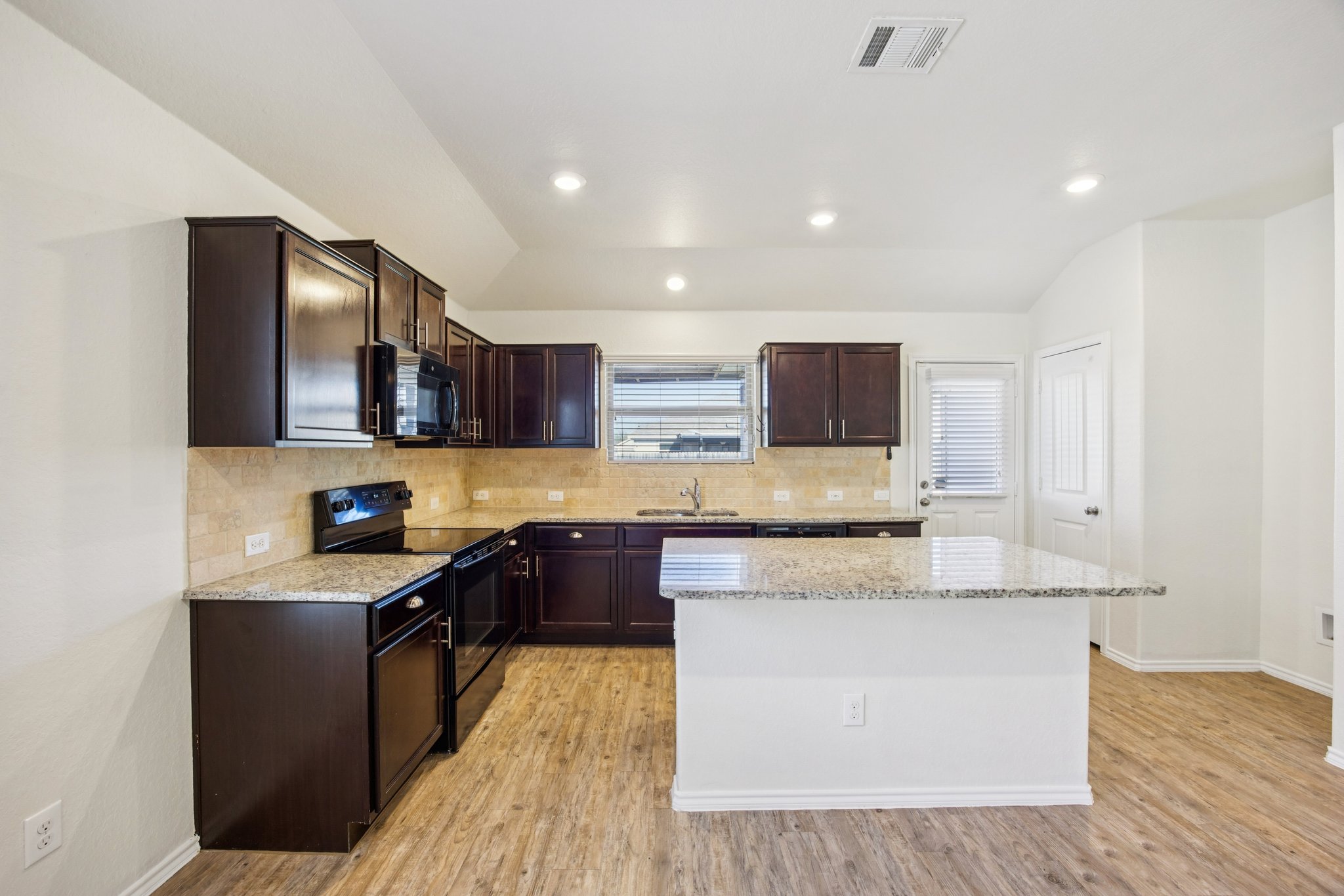 Field Ridge-S2203-009.jpg