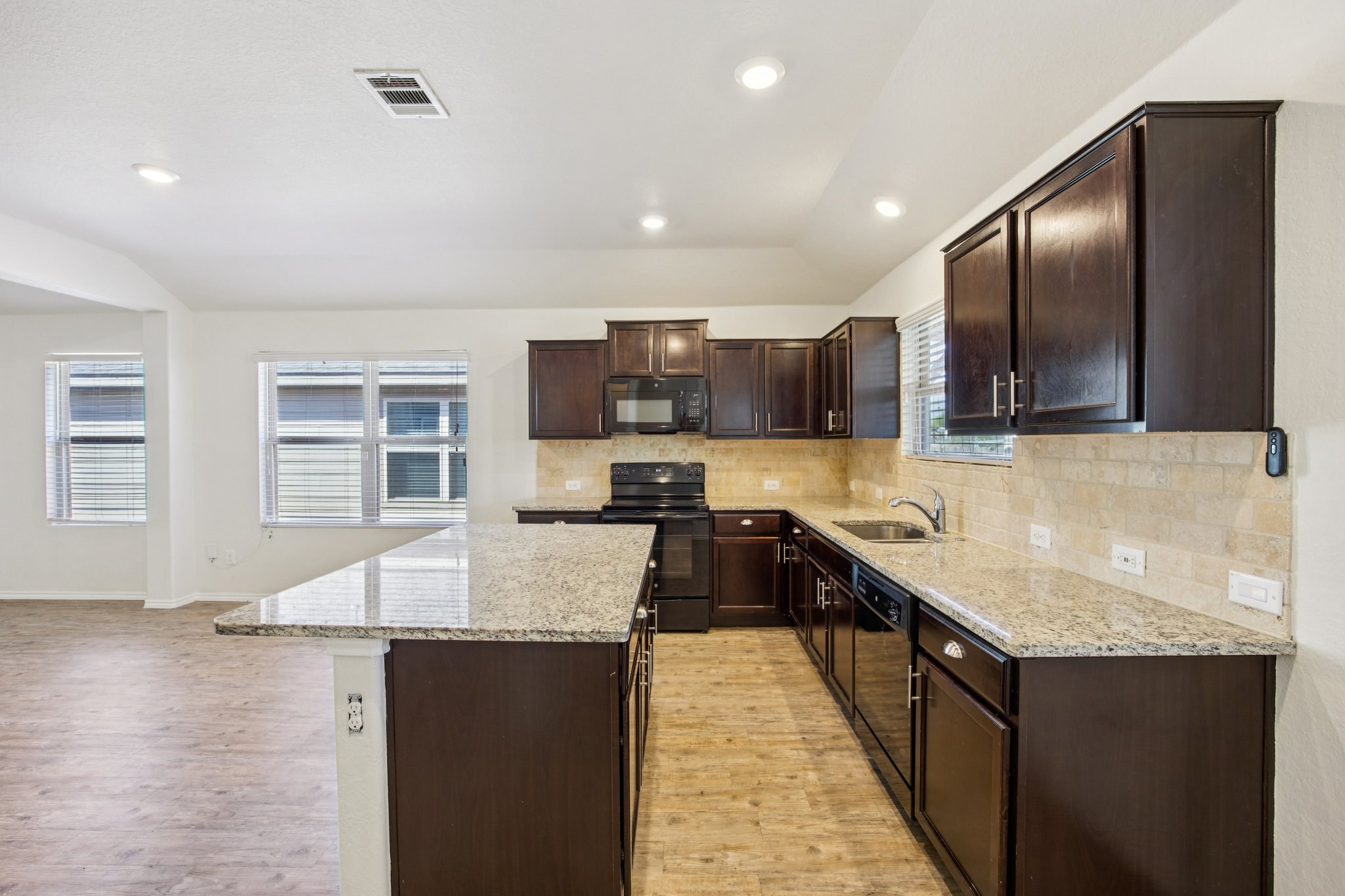 Field Ridge-S2203-010.jpg