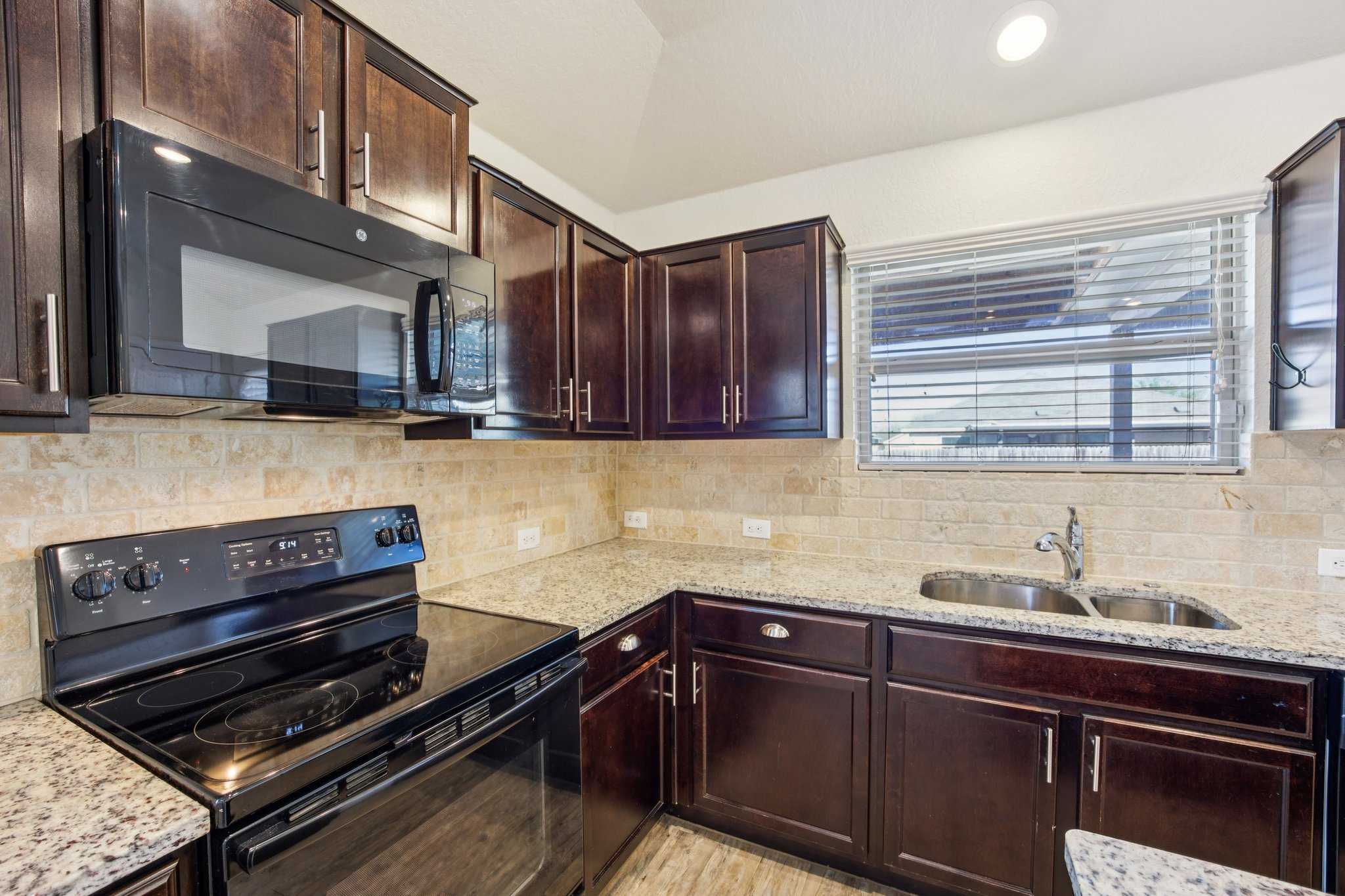 Field Ridge-S2203-011.jpg