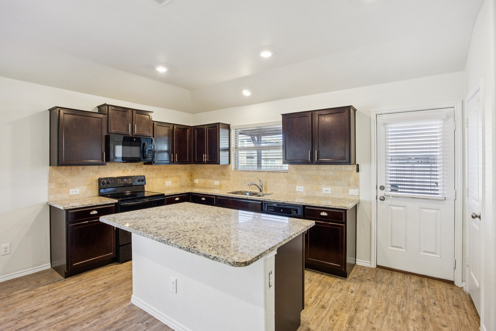 Field Ridge-S2203-012.jpg