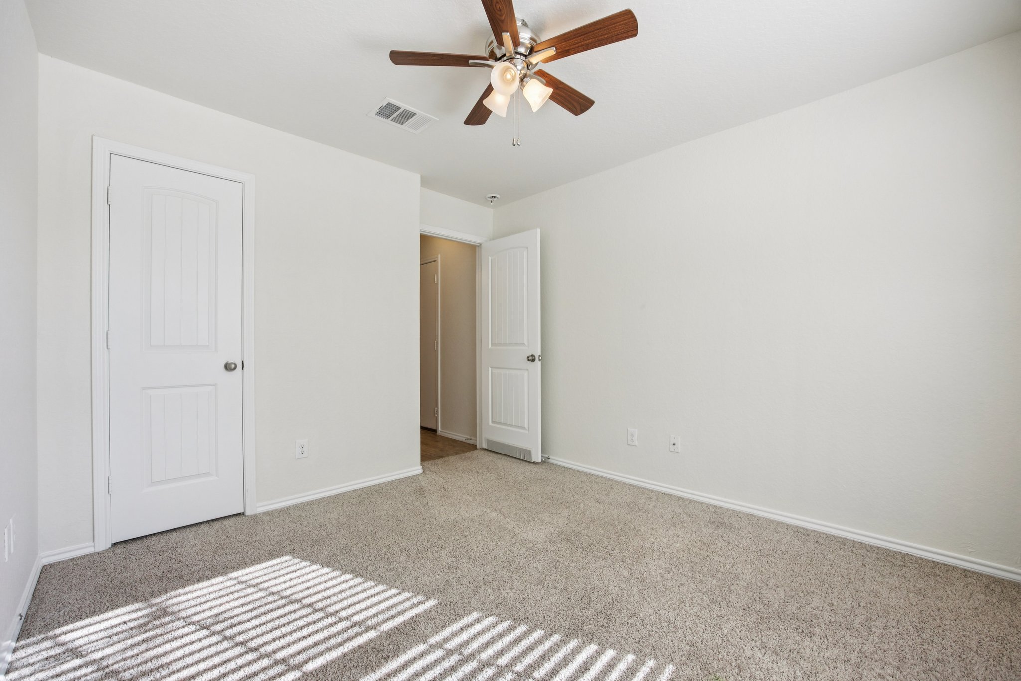 Field Ridge-S2203-015.jpg